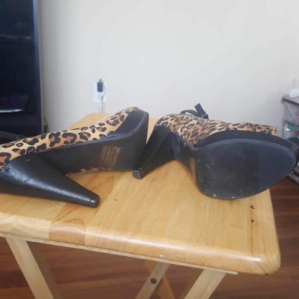 Heels - Picture 3 of 4